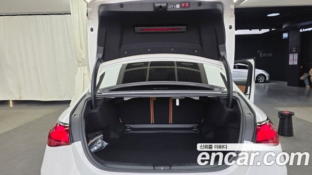 Mercedes-Benz E-класс W214 Avantgarde, 2024 20