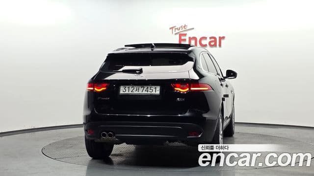 Jaguar F-PACE 20d Portfolio, 2019 4