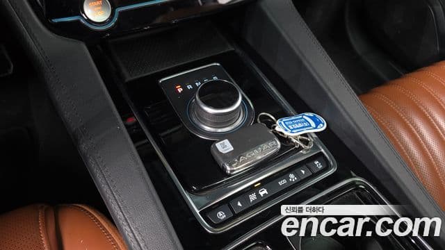 Jaguar F-PACE 20d Portfolio, 2019 9