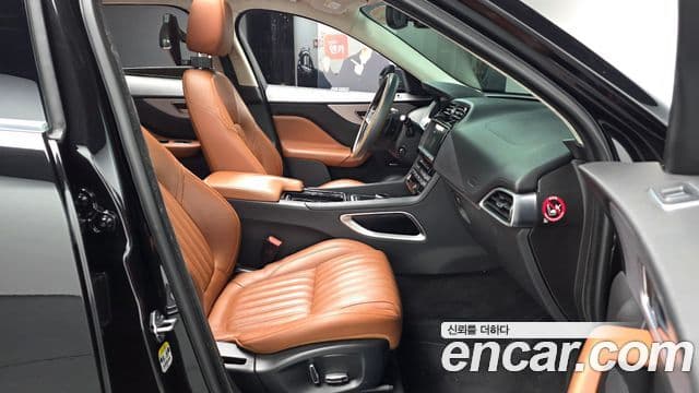 Jaguar F-PACE 20d Portfolio, 2019 10