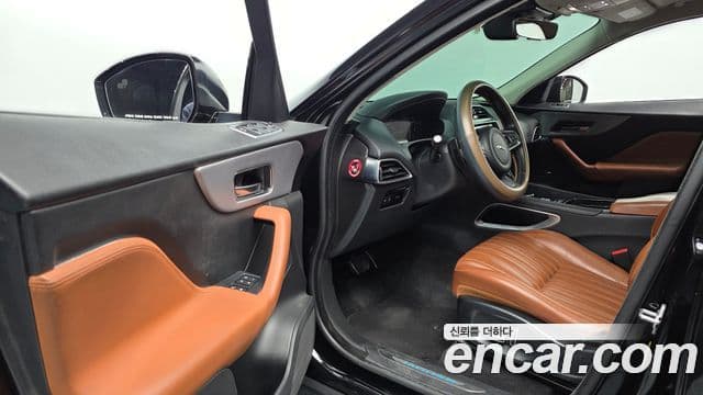 Jaguar F-PACE 20d Portfolio, 2019 11