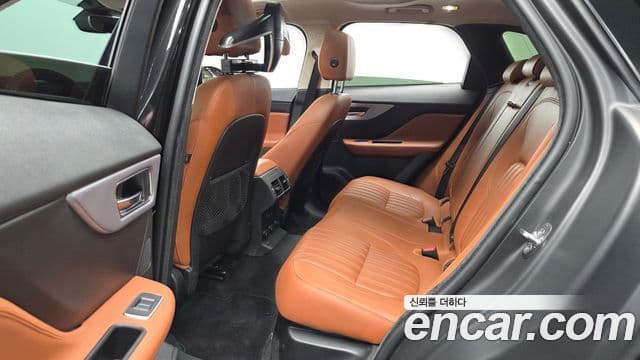 Jaguar F-PACE 20d Portfolio, 2019 12