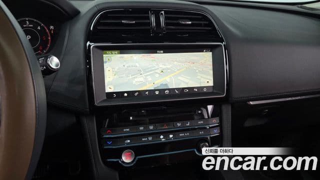 Jaguar F-PACE 20d Portfolio, 2019 14