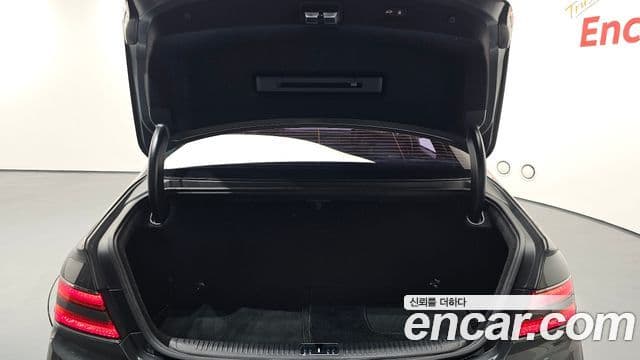 Genesis G90 Luxury, 2019 20