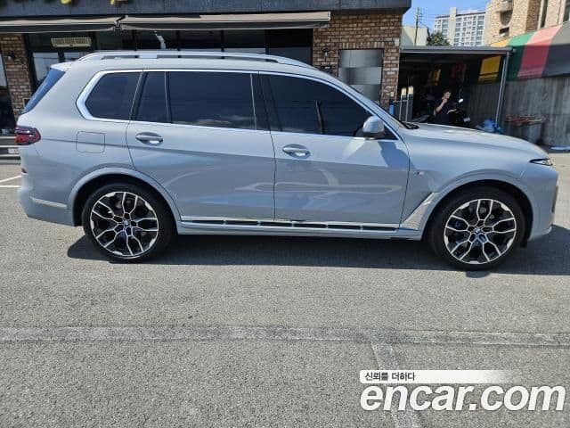 BMW X7 (G07) xDrive 40i M Sport 6인승, 2025 3