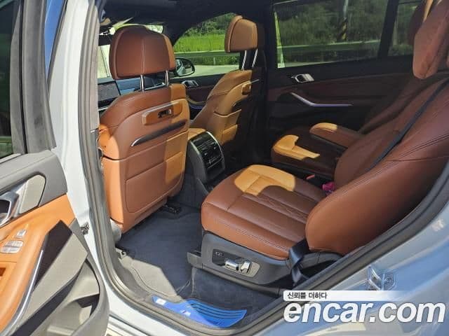 BMW X7 (G07) xDrive 40i M Sport 6인승, 2025 7