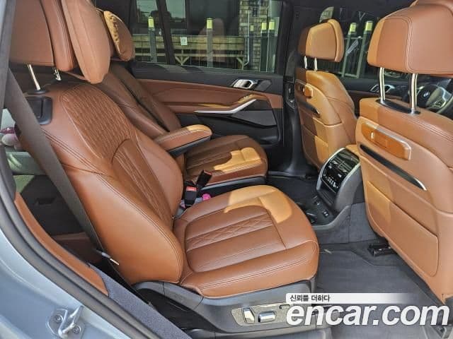 BMW X7 (G07) xDrive 40i M Sport 6인승, 2025 9