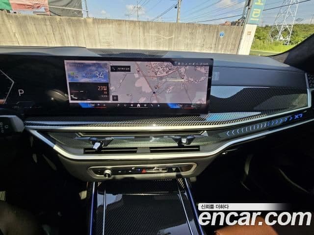 BMW X7 (G07) xDrive 40i M Sport 6인승, 2025 13