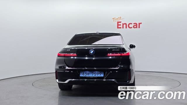 BMW i7 (G70) xDrive 60 M Sport, 2023 4