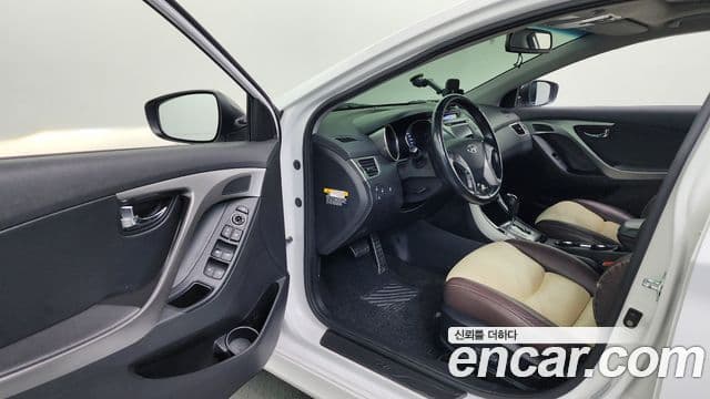 Hyundai Avante MD Premium, 2013 10