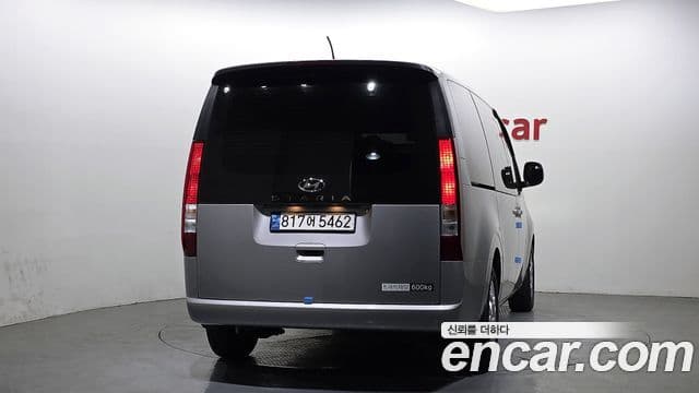 Hyundai Staria Modern, 2023 4