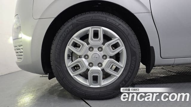 Hyundai Staria Modern, 2023 все фото