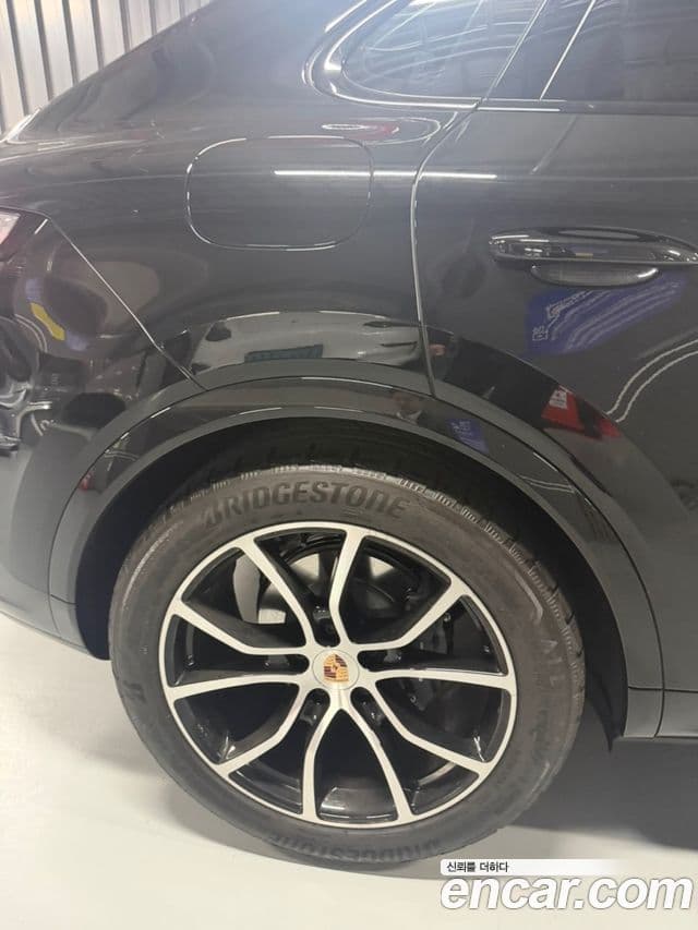 Porsche Cayenne (PO536) 3.0 купе, 2025 10