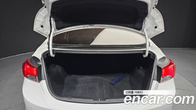 Hyundai Avante MD M16 GDI Smart, 2013 20