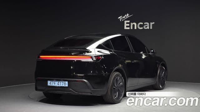 Tesla модель Y, 2025 2