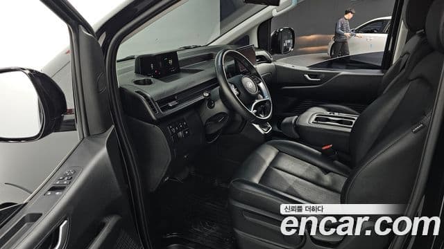 Hyundai Staria Modern, 2025 11