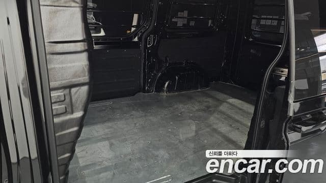 Hyundai Staria Modern, 2025 12