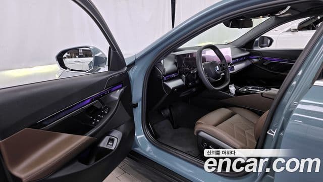 BMW 5시리즈 (G60), 2025 10