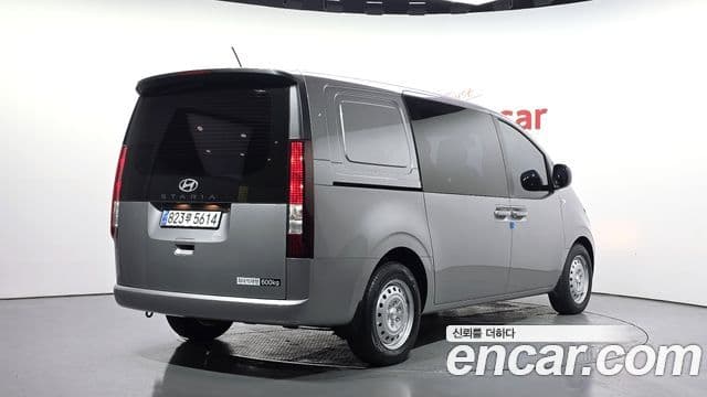 Hyundai Staria Smart, 2025 2