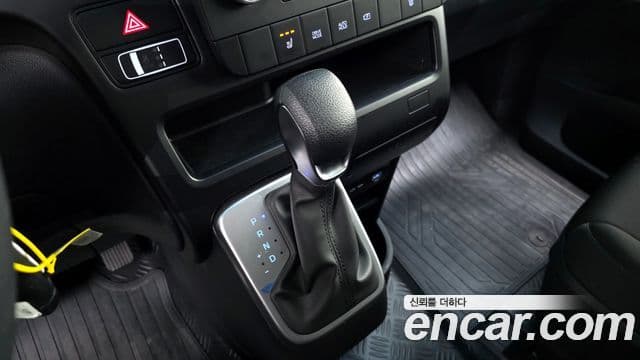 Hyundai Staria Smart, 2025 9