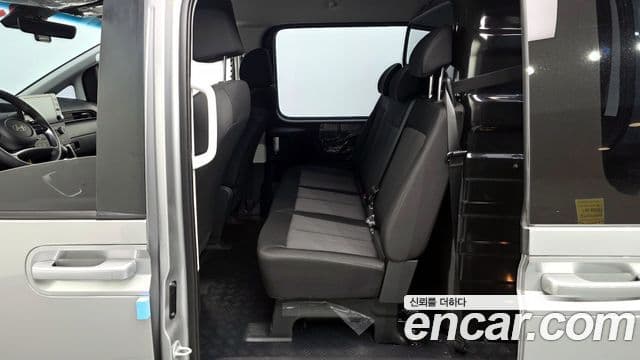 Hyundai Staria Smart, 2025 11