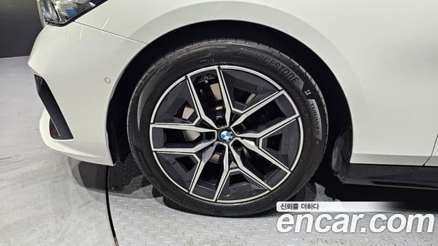 BMW 5시리즈 (G60) 520i M Sport, 2025 все фото