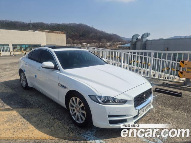 Jaguar XE Prestige, 2016 3