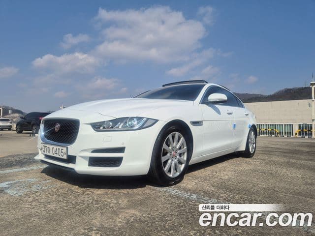 Jaguar XE Prestige, 2016 4