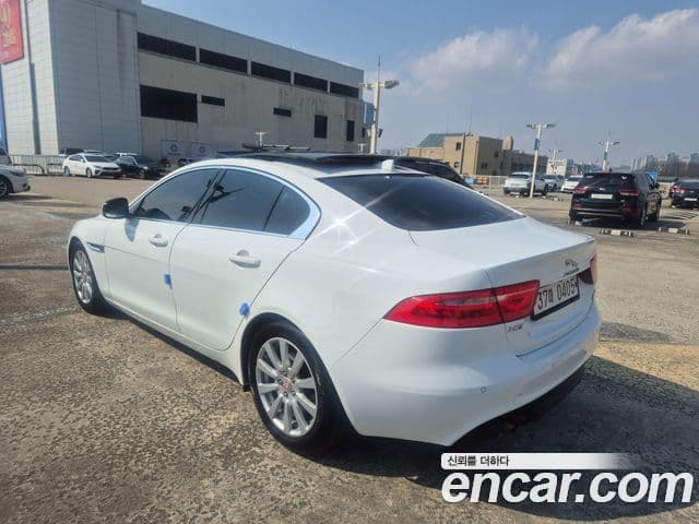 Jaguar XE Prestige, 2016 6