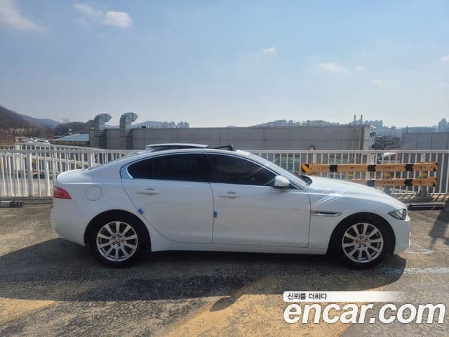 Jaguar XE Prestige, 2016 7