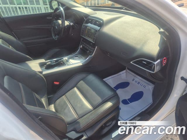 Jaguar XE Prestige, 2016 14