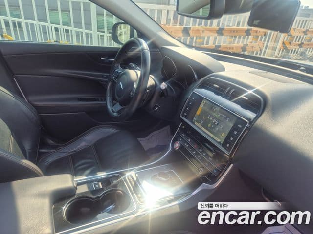 Jaguar XE Prestige, 2016 15