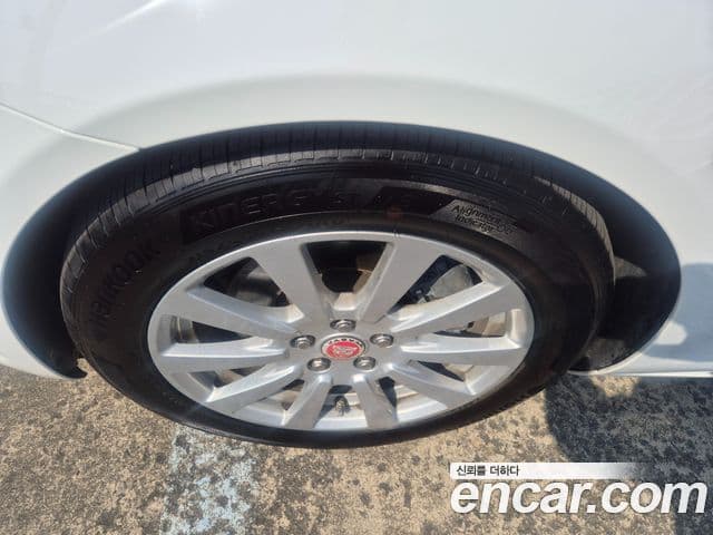 Jaguar XE Prestige, 2016 19