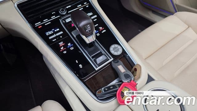 Porsche Panamera (971), 2018 9