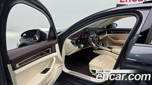 Porsche Panamera (971), 2018 11