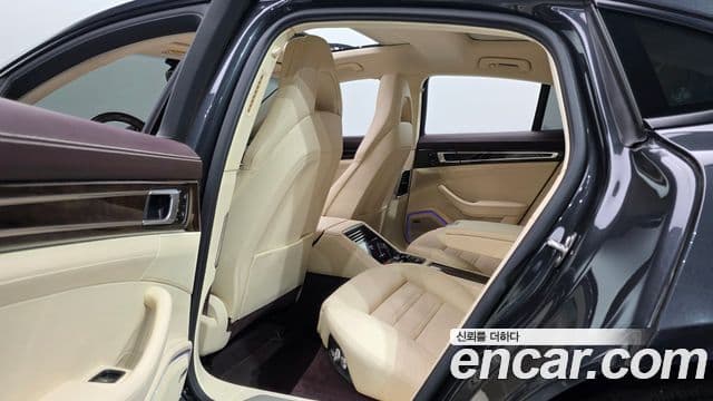 Porsche Panamera (971), 2018 12