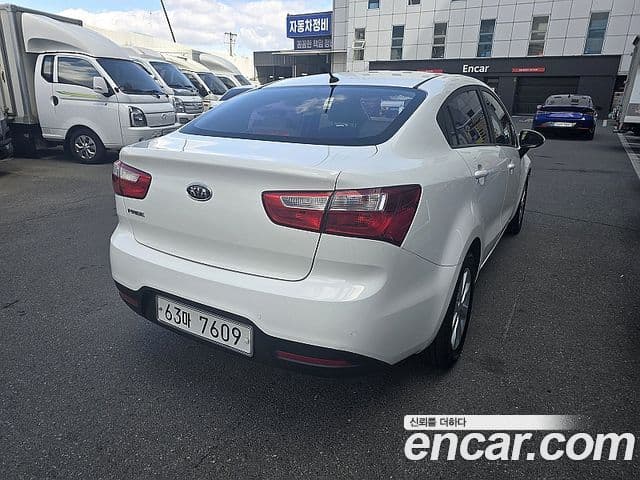 Kia All New Pride Deluxe, 2012 4