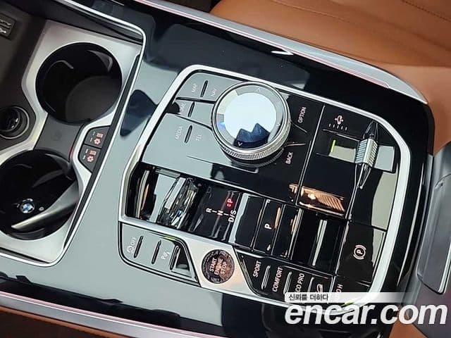 BMW X7 (G07) xDrive 40i M Sport 6인승, 2024 8