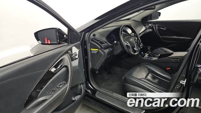 Hyundai Grandeur HG Premium, 2016 10