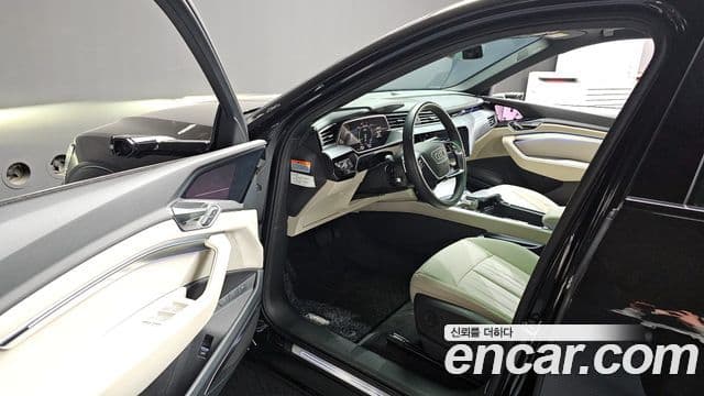 Audi e-Tron, 2022 10