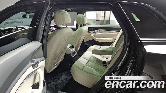 Audi e-Tron, 2022 11