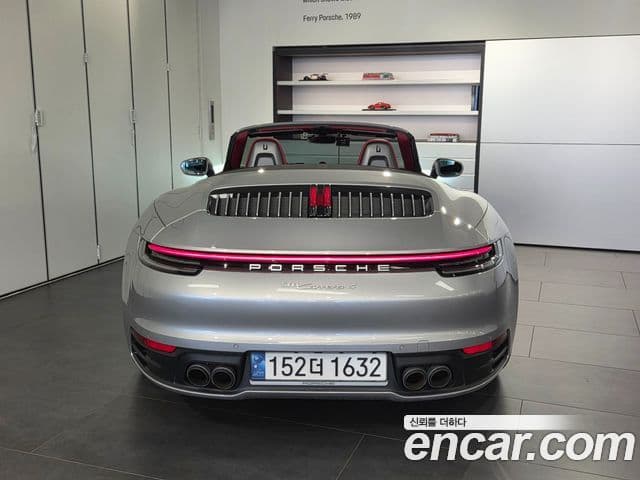 Porsche 911 (992) Carrera 4 кабриолет, 2024 4