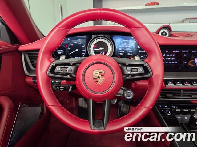 Porsche 911 (992) Carrera 4 кабриолет, 2024 11