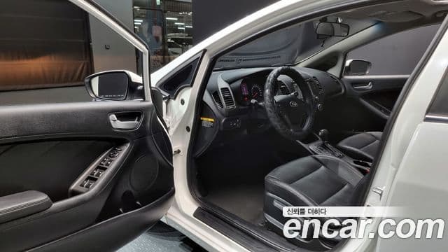 Kia K3 Trendy, 2013 11