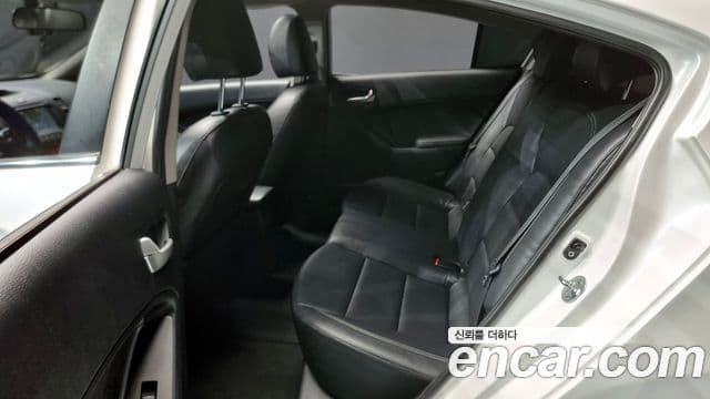 Kia K3 Trendy, 2013 13