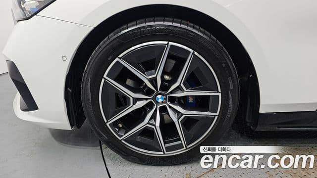 BMW 5시리즈 (G60) 520i M Sport, 2024 все фото