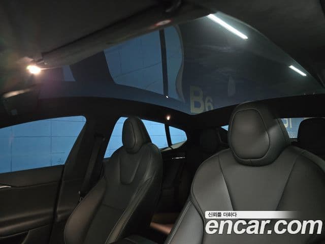 Tesla модель S Plaid, 2023 10