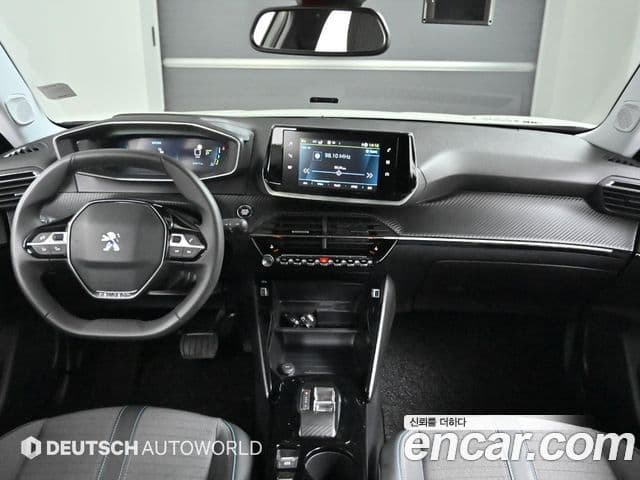 Peugeot e-2008 2세대 EV Allure, 2022 7