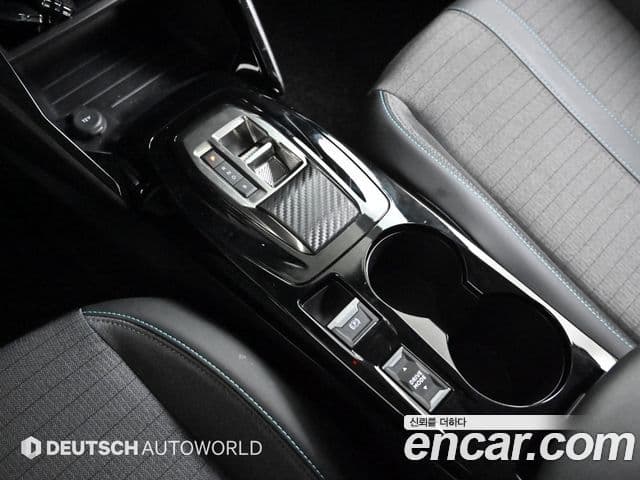 Peugeot e-2008 2세대 EV Allure, 2022 9