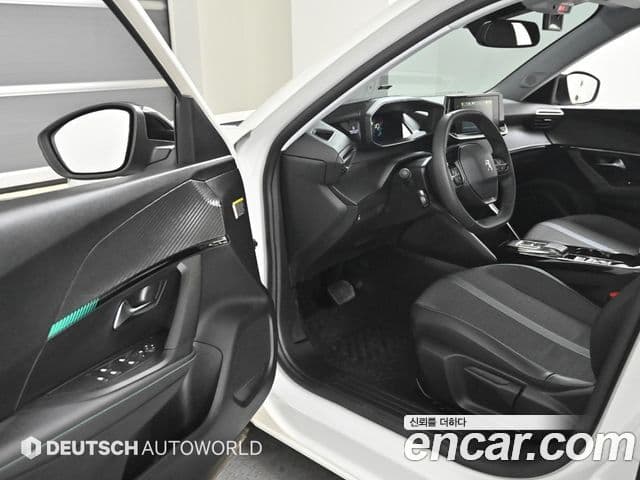 Peugeot e-2008 2세대 EV Allure, 2022 11